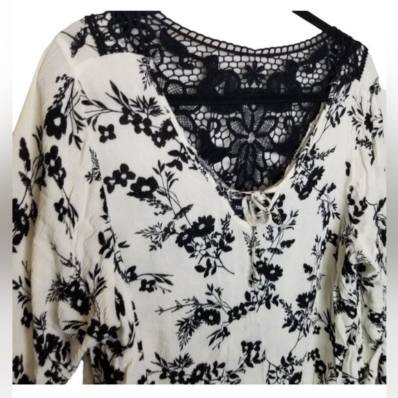 Torrid Womens 0X White Floral Print Bell Sleeve - Picture 2 of 14